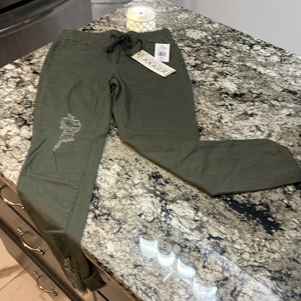 Royalty for Me Olive Stretch size Small Jogger NWT